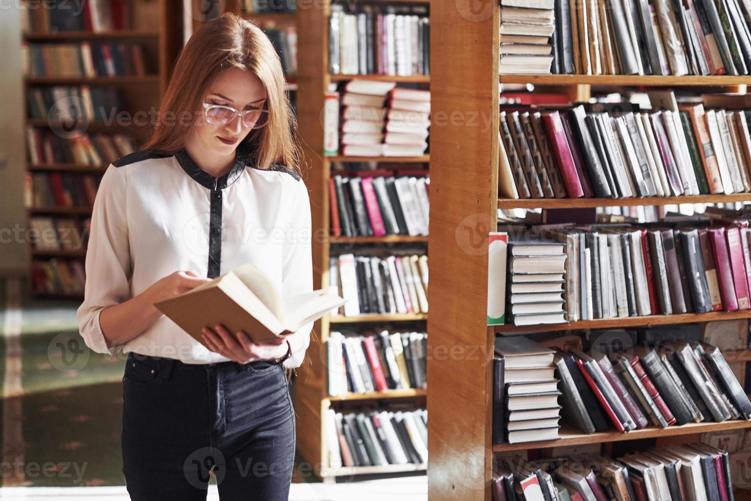 BIBLIOTECÁRIA