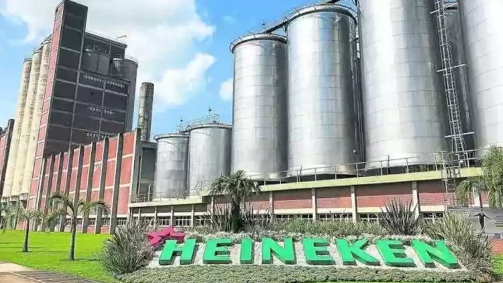 CERVEJARIA ★ HEINEKEN ADMITE COLABORADORES