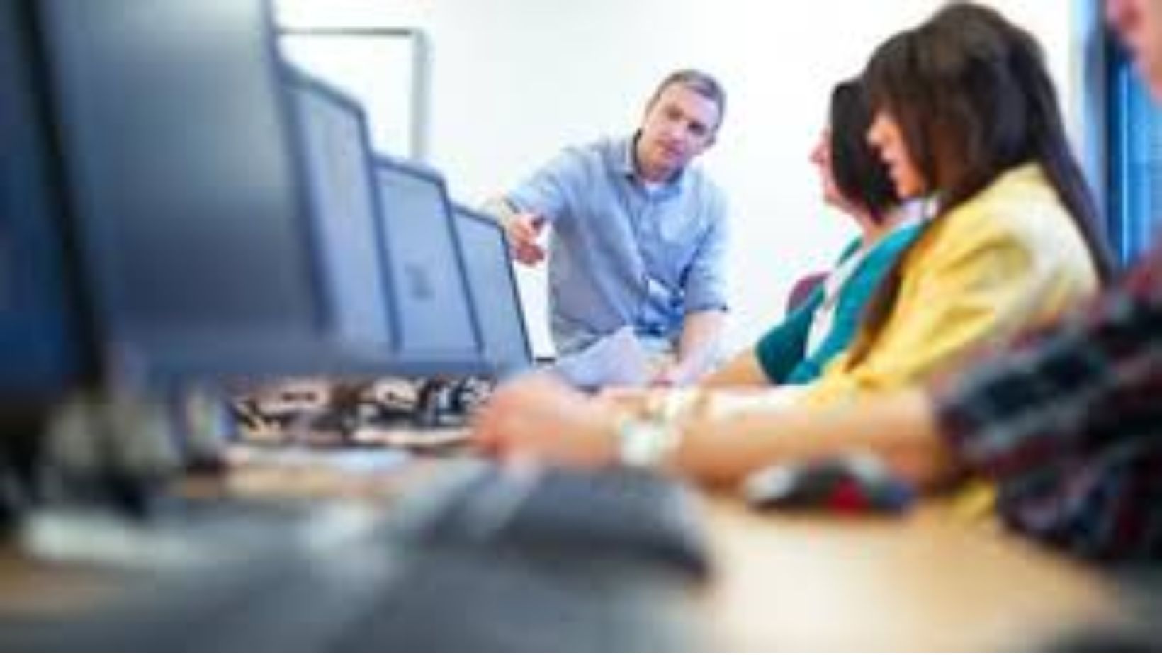 SCRMG ABRIU OPORTUNIDADE DE EMPREGO - INSTRUTOR DE INFORMÁTICA
