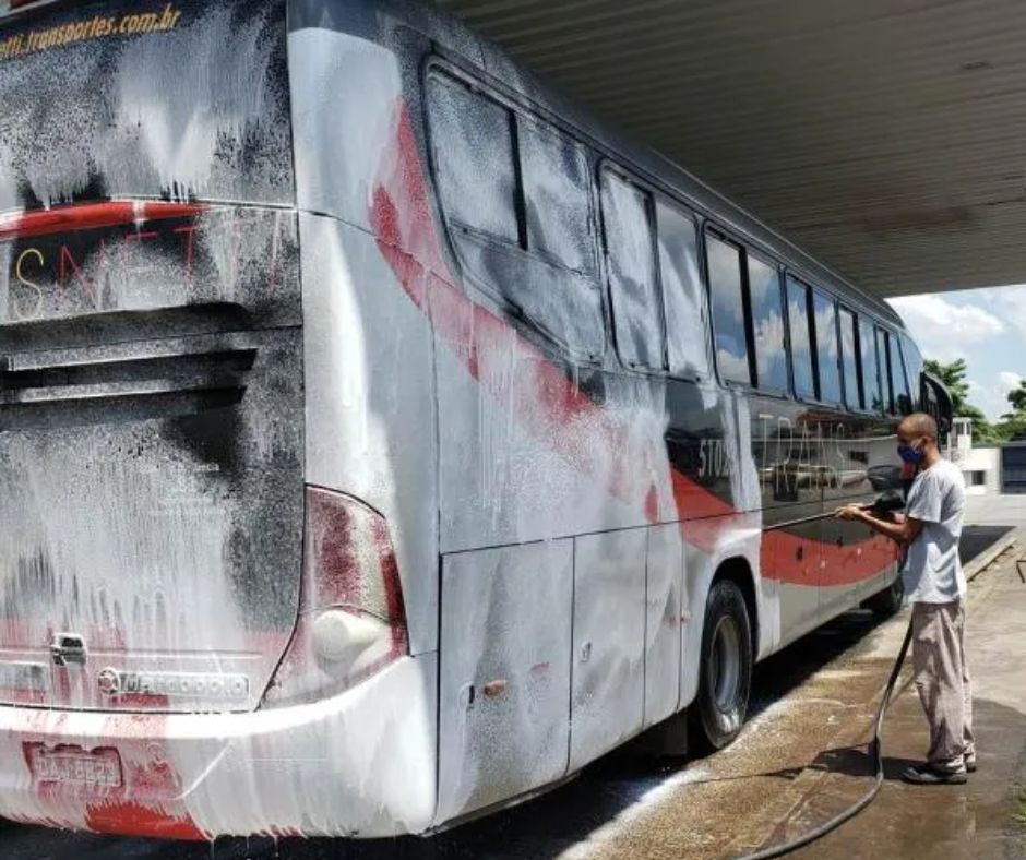 EMPRESA DE TURISMO EM BELO HORIZONTE CONTRATA LAVADOR DE ÔNIBUS COM BENEFÍCIOS ATRAENTES